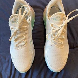 Nike Air 270 G Sports Women’s Size 8 White Water Resistant
